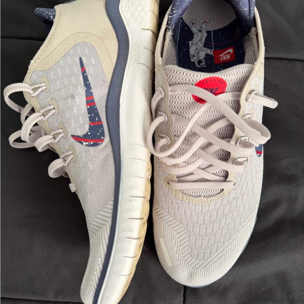 Nike Light gray Sneakers with Red and Navy Details